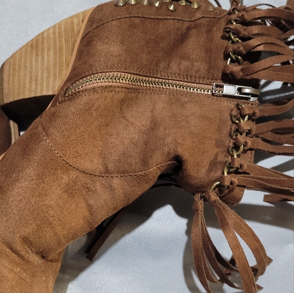 Boots - Picture 3 of 4